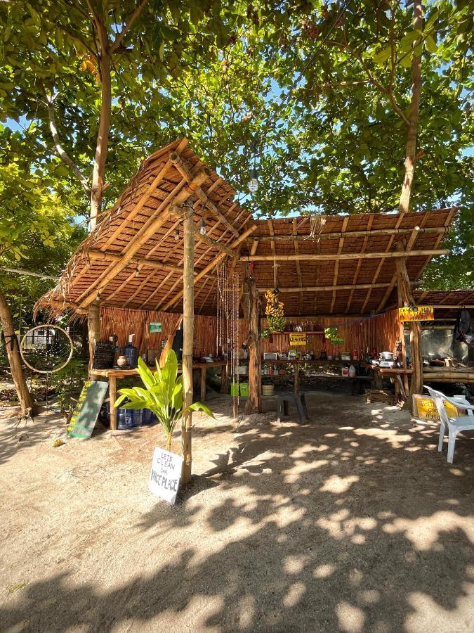 Tribal Huts Community Hostel Daanbantayan Luaran gambar