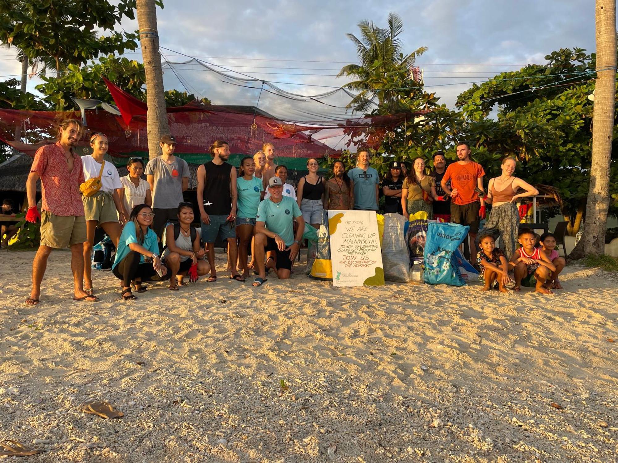 Tribal Huts Community Hostel Daanbantayan Luaran gambar