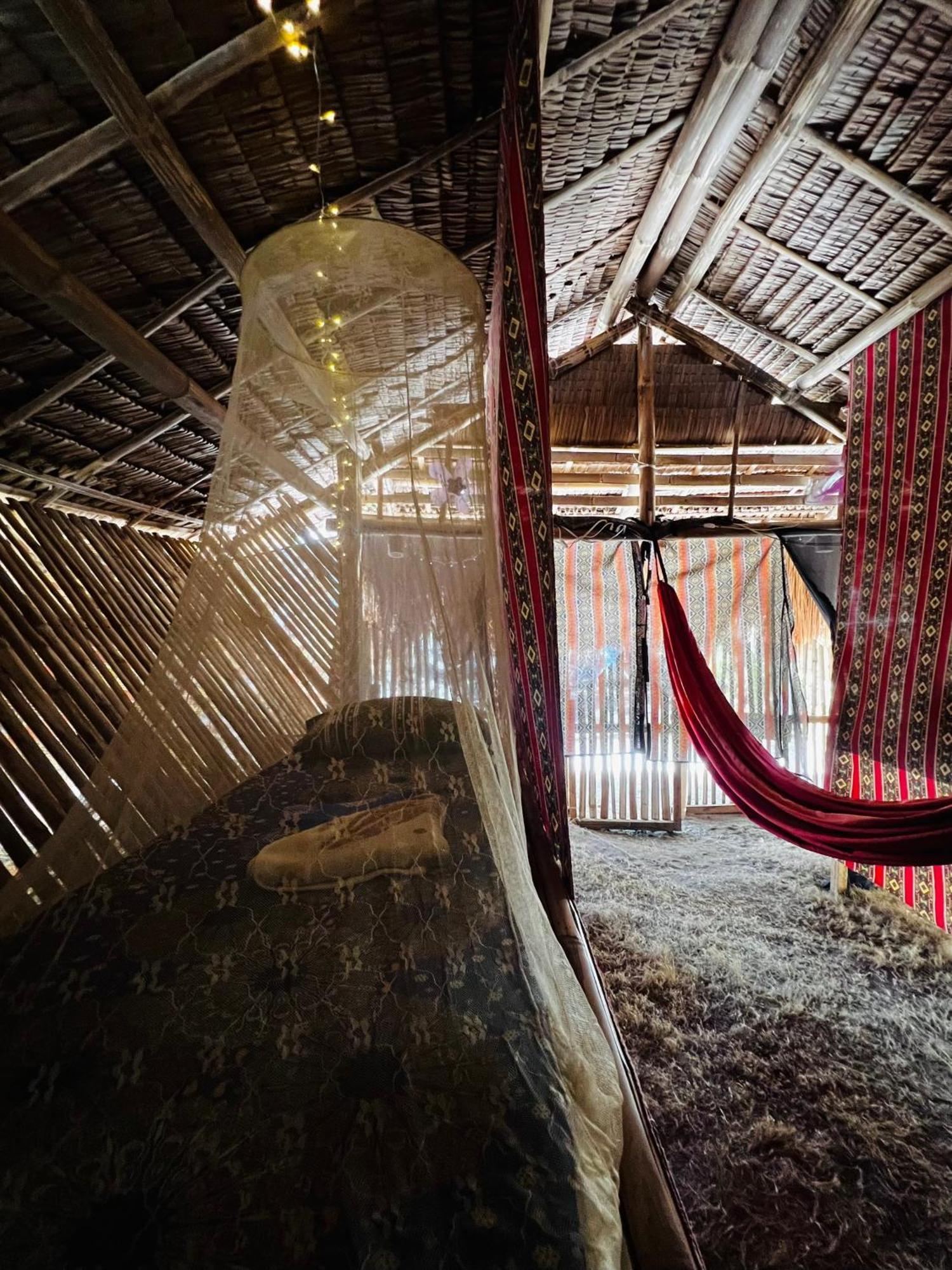 Tribal Huts Community Hostel Daanbantayan Bilik gambar