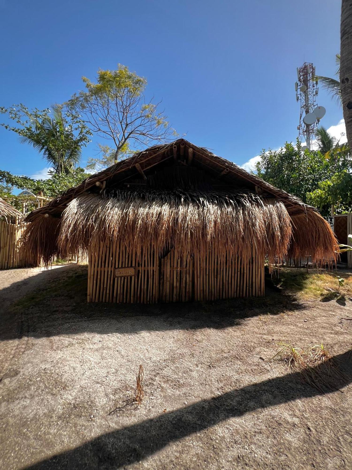Tribal Huts Community Hostel Daanbantayan Luaran gambar