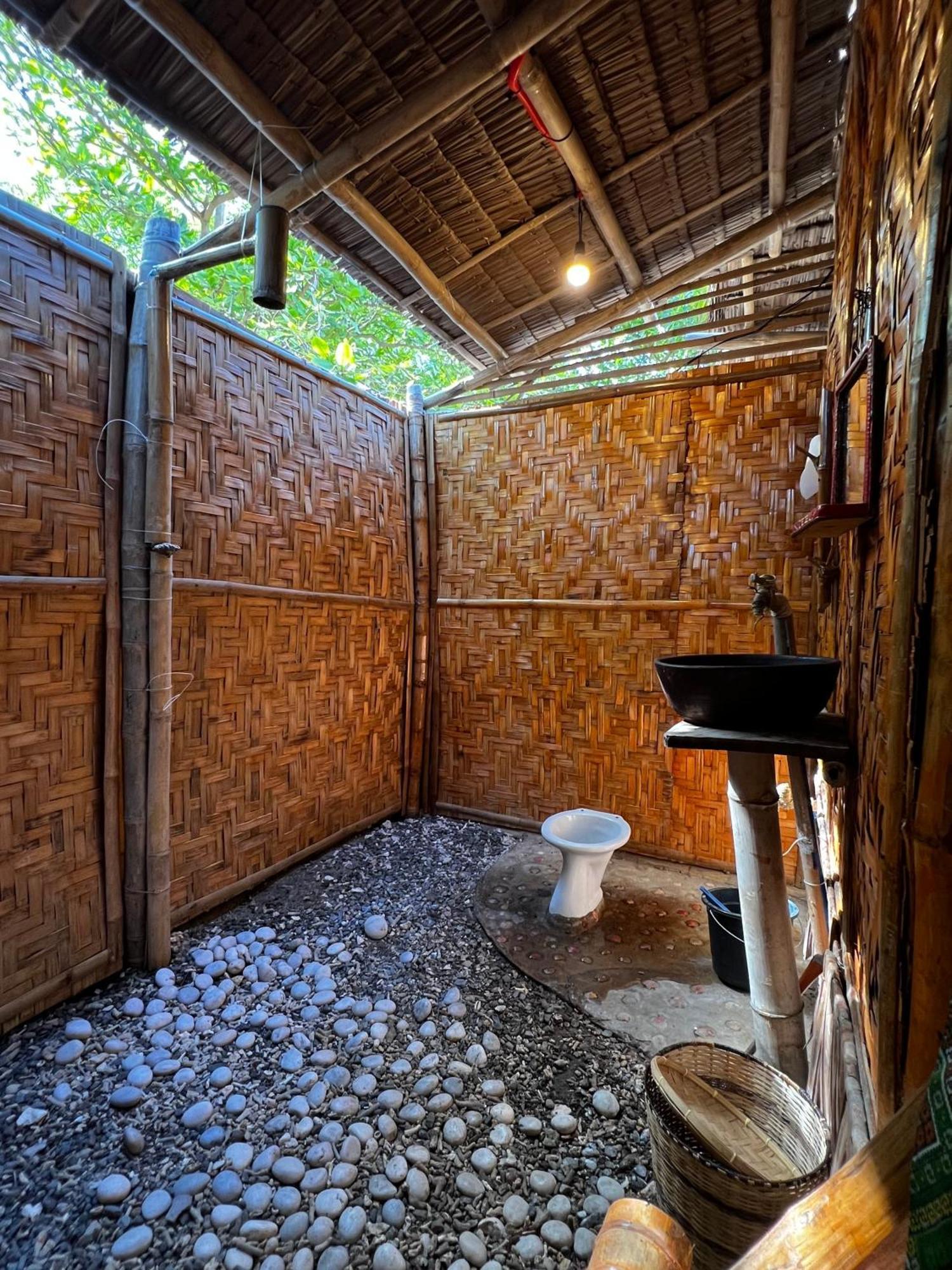 Tribal Huts Community Hostel Daanbantayan Bilik gambar