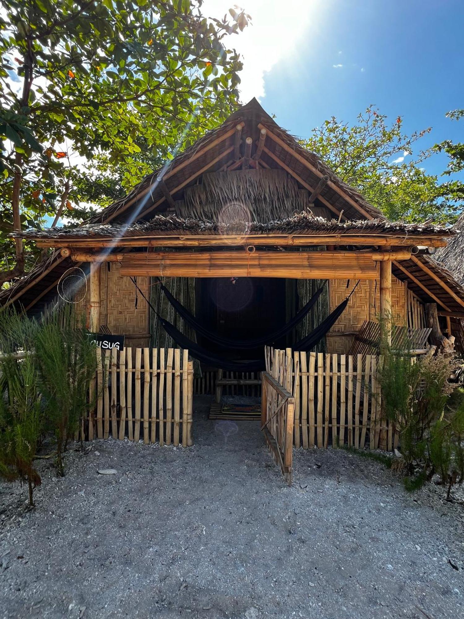 Tribal Huts Community Hostel Daanbantayan Luaran gambar