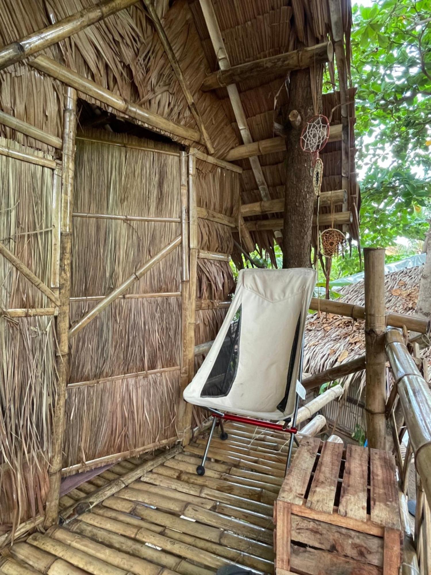 Tribal Huts Community Hostel Daanbantayan Bilik gambar